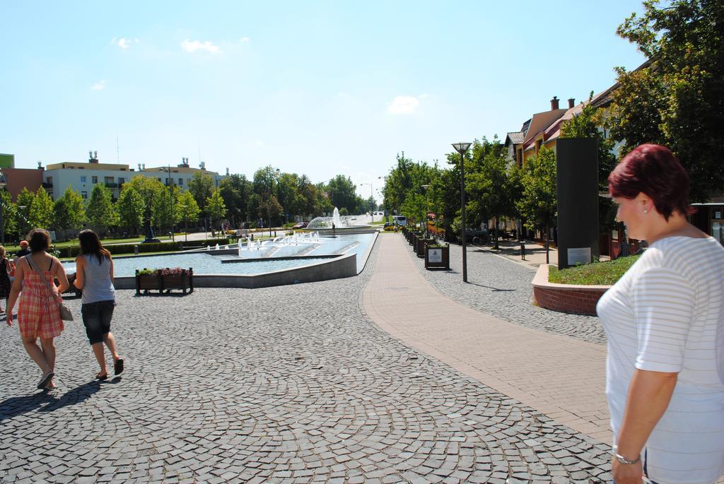 Family Apartman Gyula Exterior foto